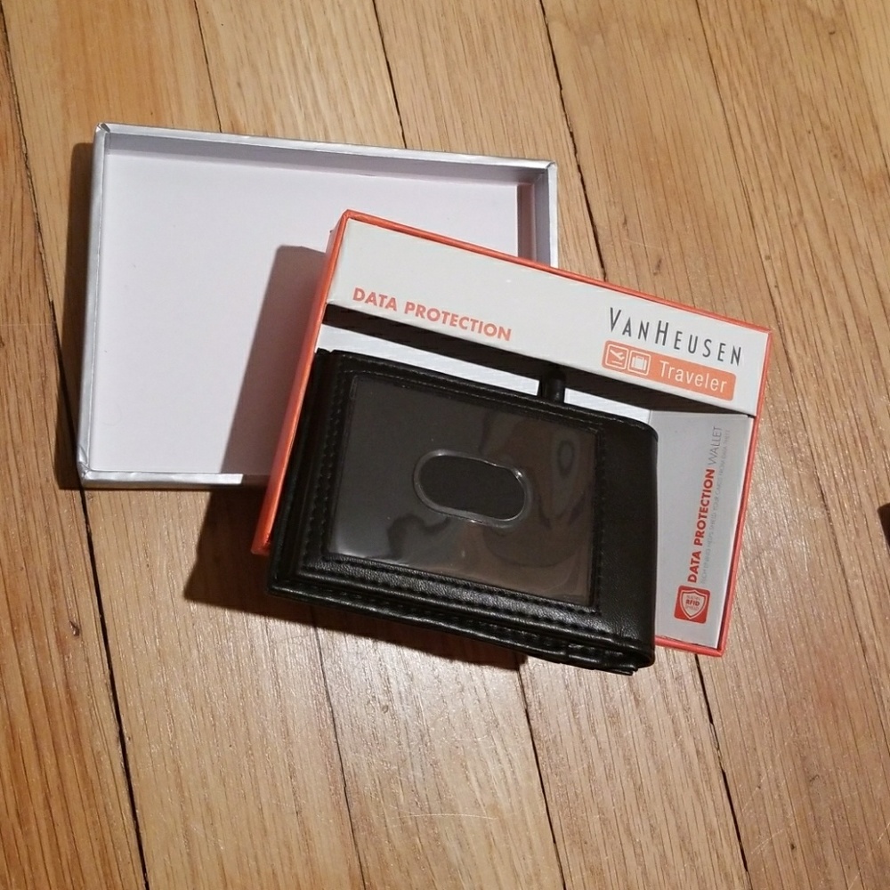 COPY - Van Heusen traveler's wallet